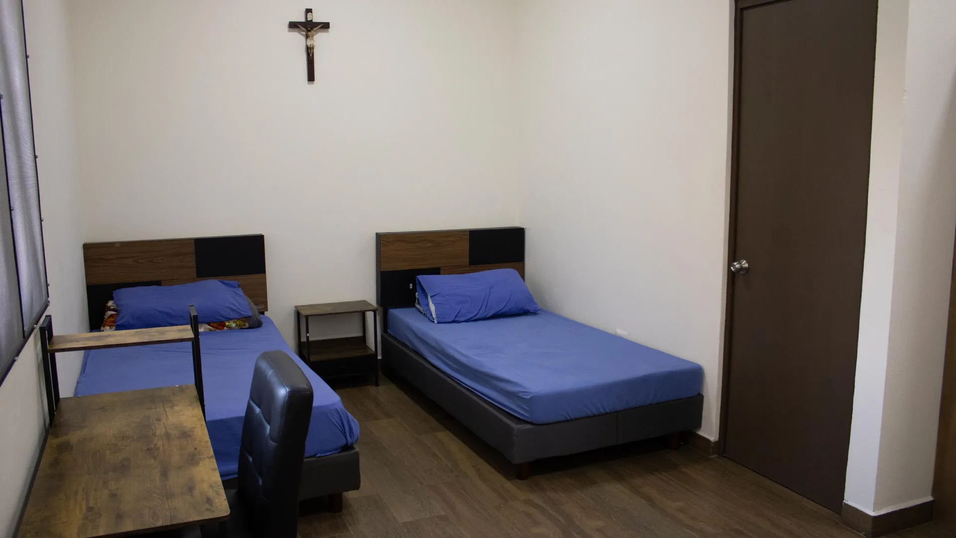 Double bedroom with two twin beds